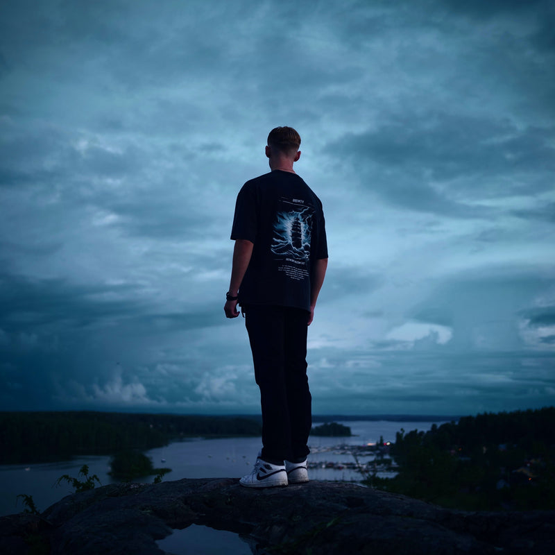 "GROWTH OUTWEIGHS DISCOMFORT" OVERSIZED T-SHIRT IN BLACK